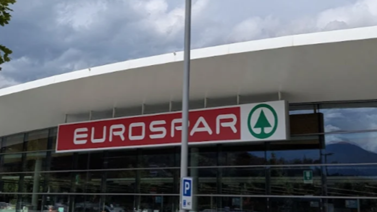 Lite al supermercato, uno dei clienti spruzza lo spray urticante: evacuato il punto vendita - 