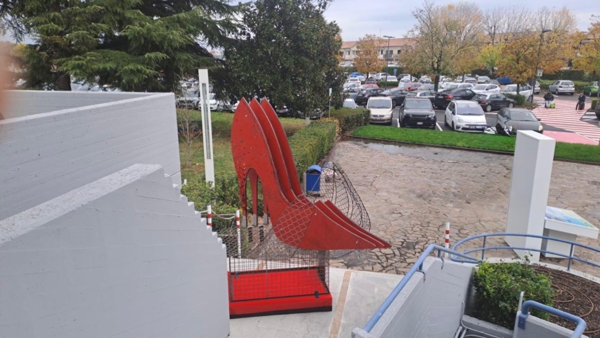 Monastier contro la violenza sulle donne: "Passo di donna" al Giovanni XXIII - 