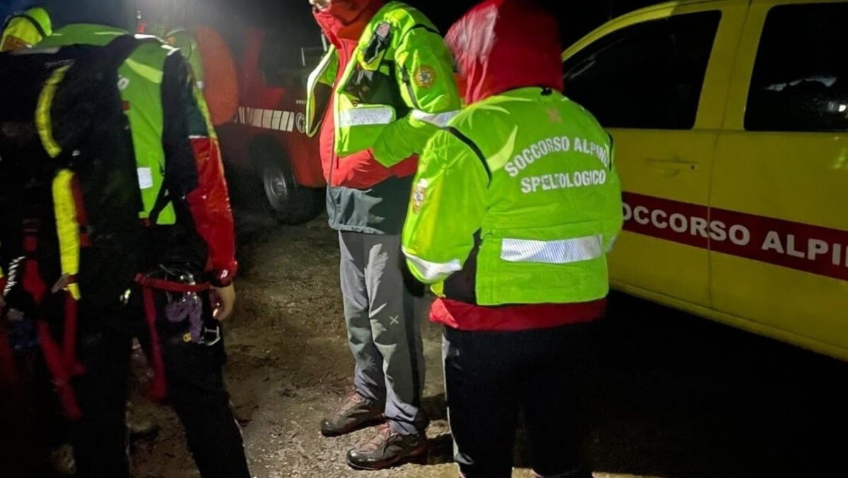Escursionisti in difficoltà nei pressi del Bivacco Modonutti Savoia: soccorso in alta quota - 