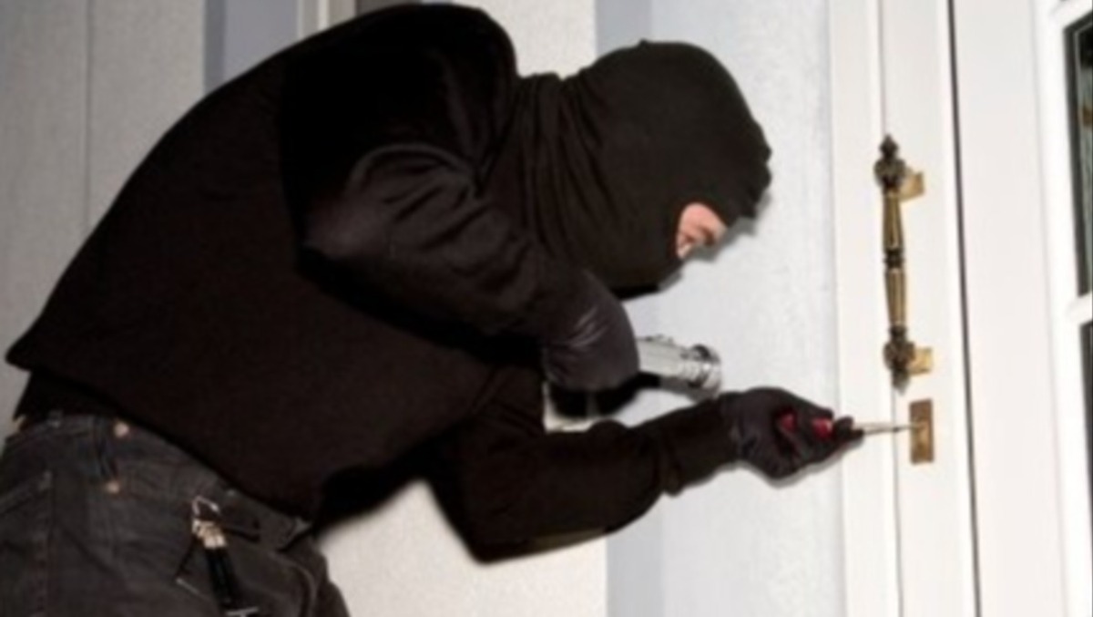 Nel mirino dei ladri l'abitazione di un 85enne: colpo da 5mila euro a Moruzzo - 