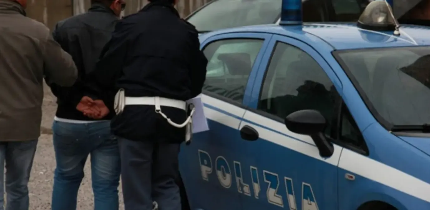 Picchia a caso due donne mentre passeggiano: «Botte e schiaffi». Residenti sotto choc.  - Immagine di repertorio
