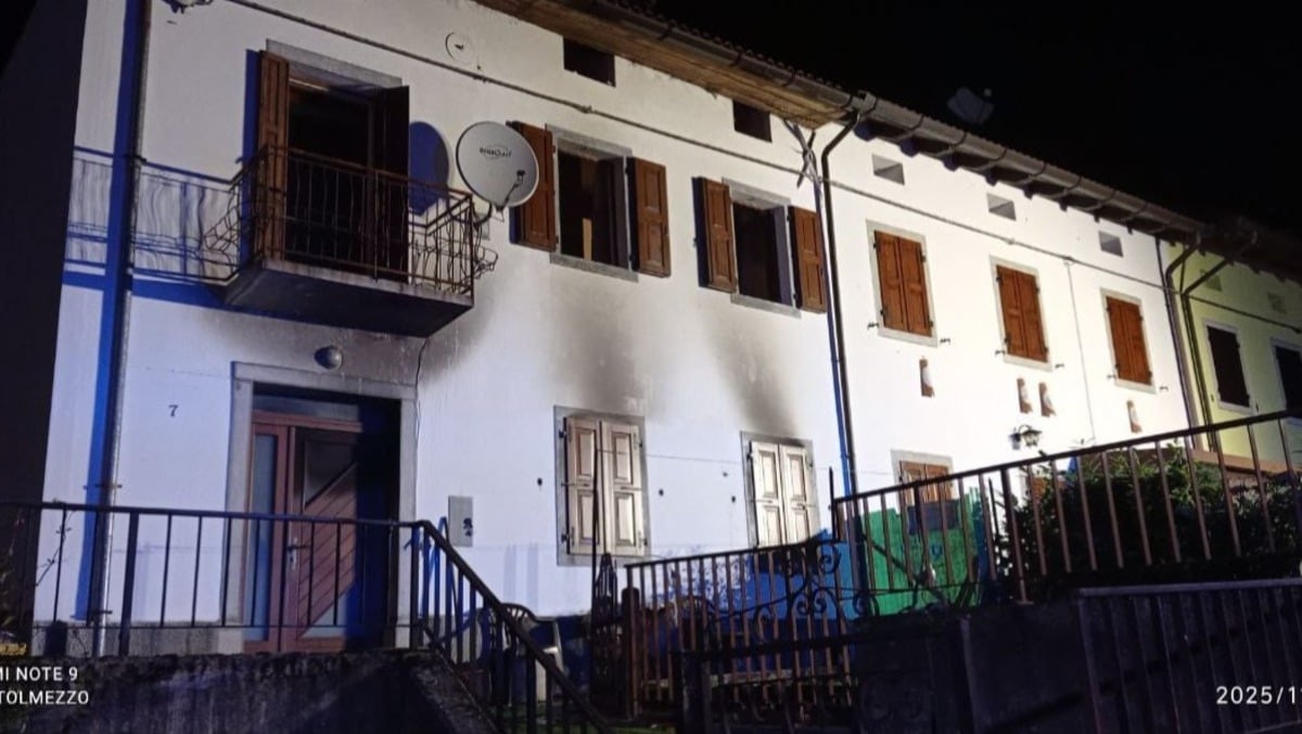 Torna a casa e trova l’abitazione avvolta dalle fiamme: arredi distrutti  - 