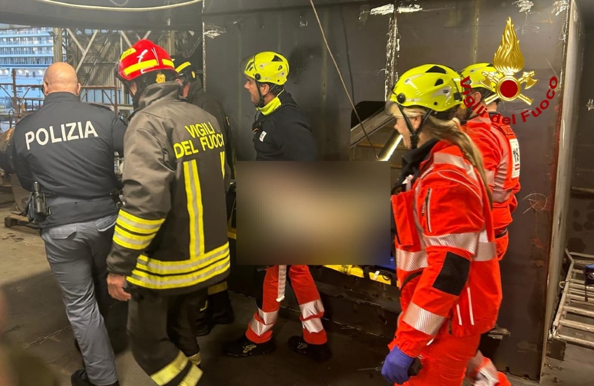 Operaio travolto da un tubo in pieno volto nel cantiere navale di Trieste: lotta per la vita - 
