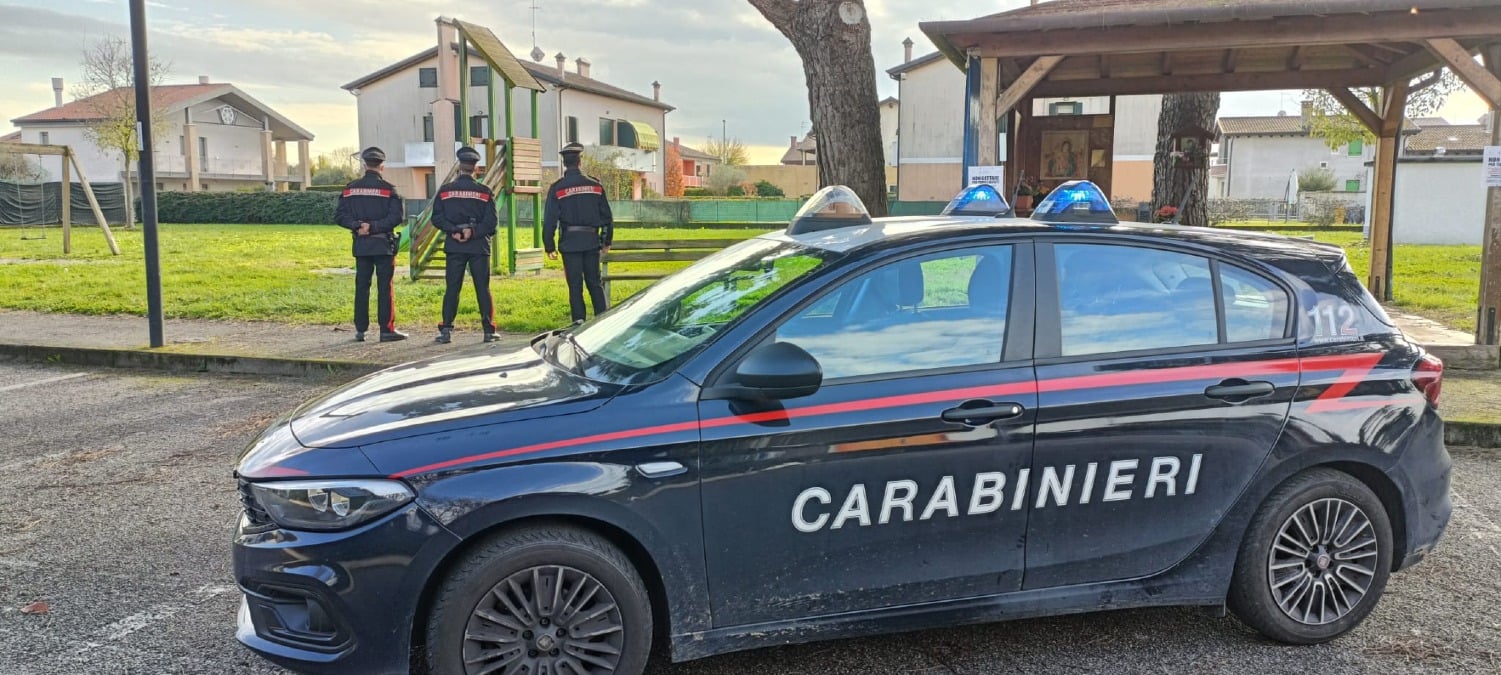 Raid punitivo per un debito di droga, 27enne aggredito e derubato: arrestati cinque giovani - 