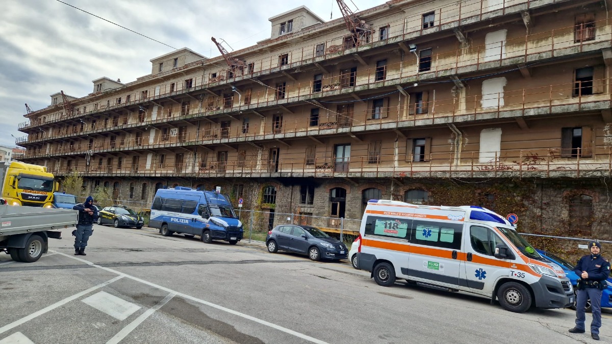 Nuovo sgombero in Porto Vecchio: trasferiti oltre 140 migranti irregolari - 