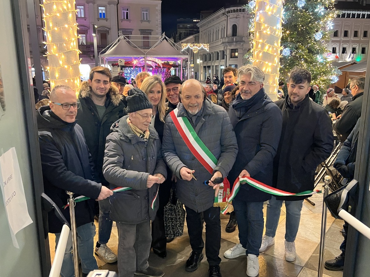 Monfalcone accende la magia delle feste: folla in piazza per il "Sogno del Natale" - 