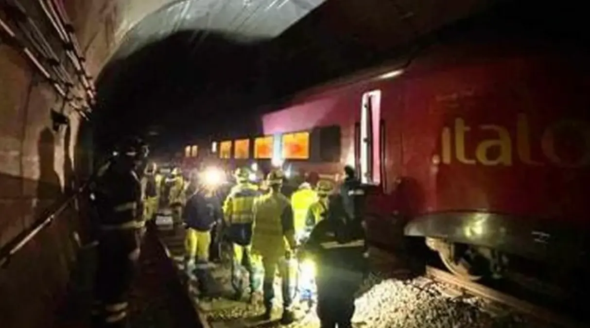 L'incubo per arrivare a Udine: «Bloccati in galleria per 7 ore. 460 persone senza luce e servizi igienici» - 