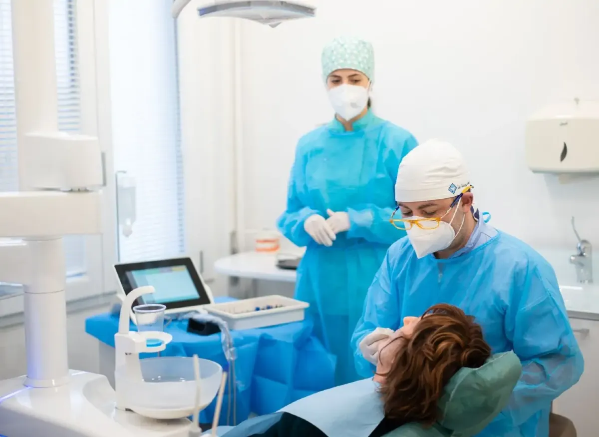 Impianto dentale a Isili: tra qualità delle cure e chiarimenti sui falsi miti - 