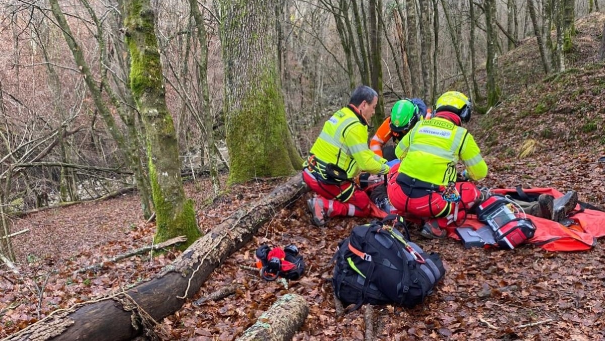 Malore nel bosco durante la battuta di caccia: 75enne elitrasportato a Udine - 