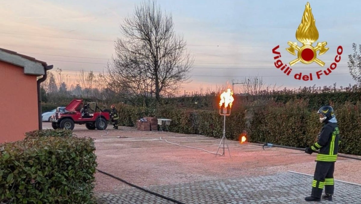 Allarme in un parcheggio privato: perdita di gas da un'auto in sosta - 