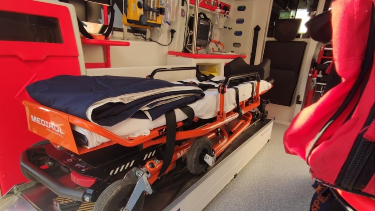 Manca l'appiglio, scivola per alcuni metri: climber urta violentemente contro la parete - 