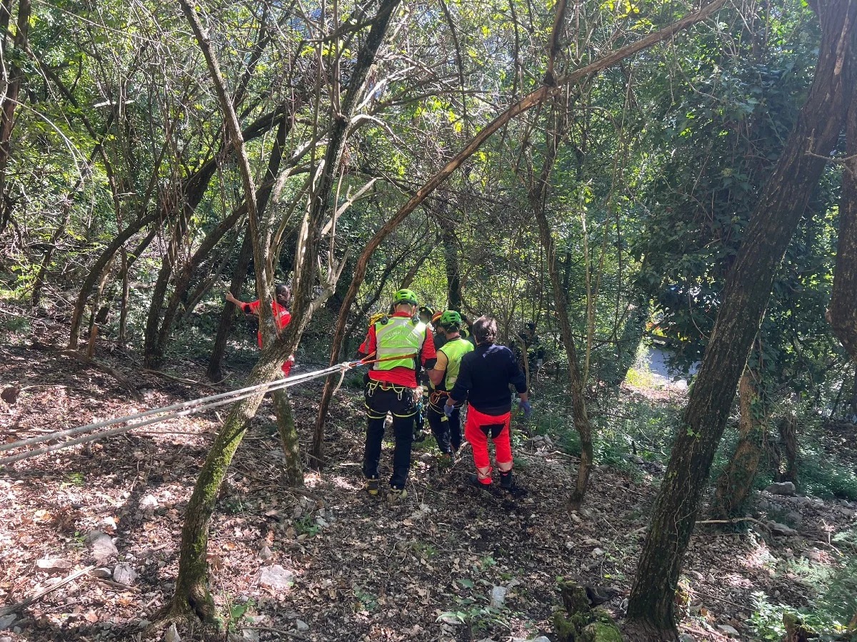 Si accascia a terra lungo il sentiero verso il Monte Jouf: anziano salvato dal Soccorso Alpino - 