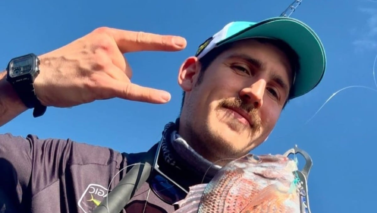 Muore travolto da un'onda anomala mentre pesca a Lanzarote: Riccardo aveva 27 anni - 