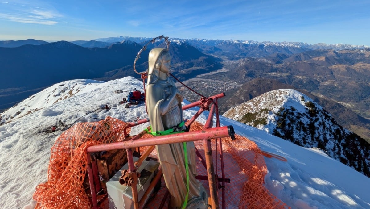 Al via il restauro della Madonna dell’Amariana: statua rimossa dalla vetta con l'elicottero - 