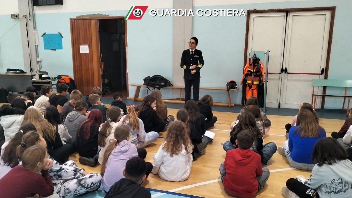 Sicurezza e rispetto del mare: la Capitaneria di porto di Trieste a dialogo con oltre 200 studenti - 