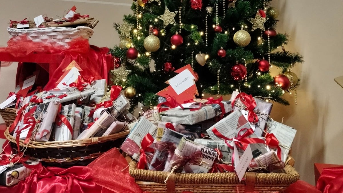 Libri sotto l’albero a Mossa: la biblioteca comunale regala 300 sorprese letterarie per Natale - 