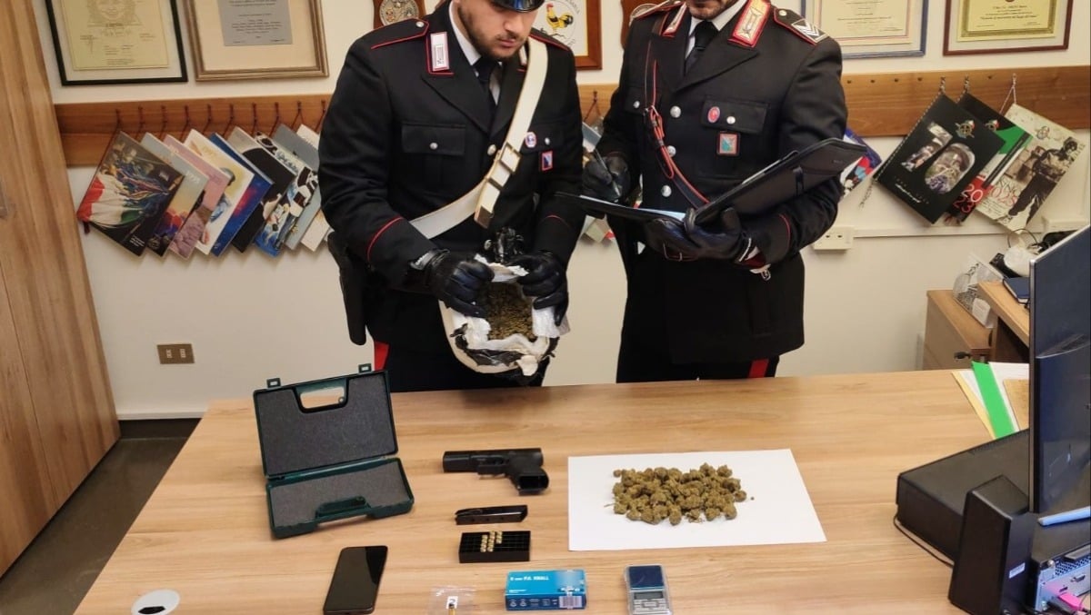 Cividale, spara un colpo davanti alla Caserma e danneggia un’auto: 20enne nei guai - 