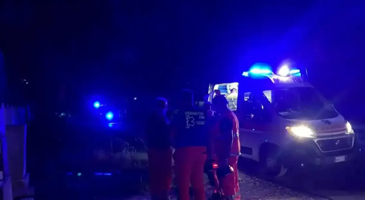 Maneggia un petardo in casa e gli esplode in mano: trasportato d’urgenza a Pordenone - 