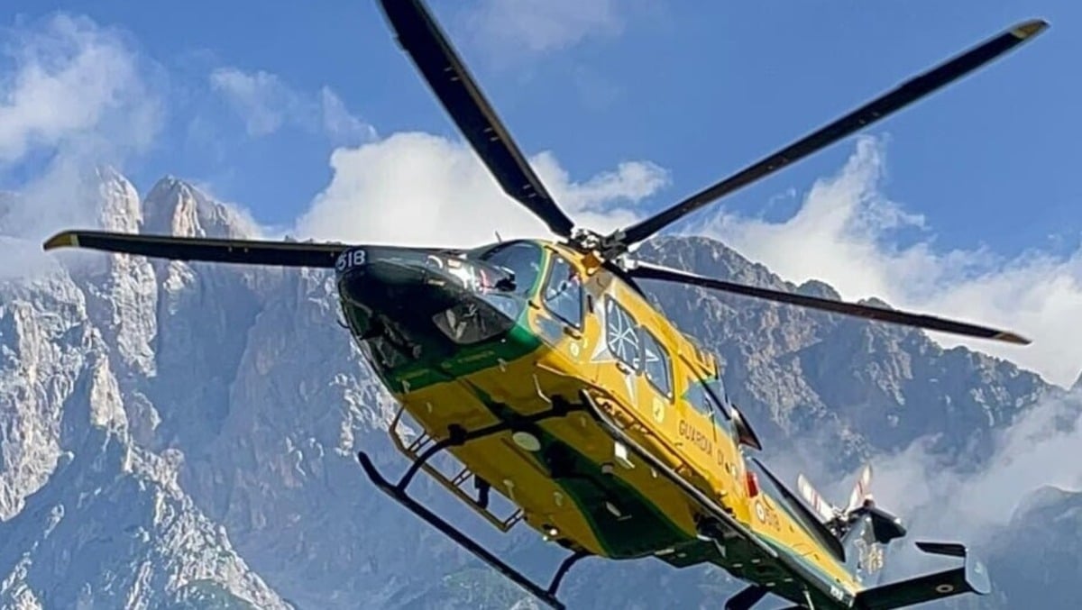 Escursionista smarrisce il sentiero: intervento aereo per recuperarlo prima del buio - 