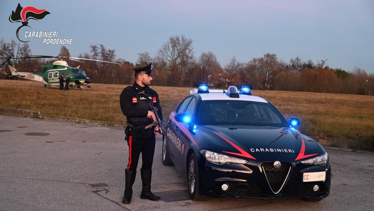 Elicottero dei Carabinieri nei cieli di Pordenone: operazione intensiva contro i furti in abitazione - 