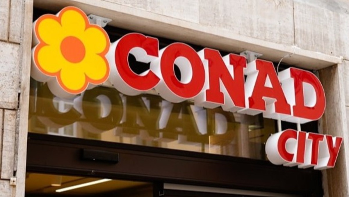 Urla e minacce al supermercato: due balordi fermati con lo spray al peperoncino - 