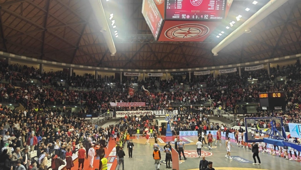 Basket, Trieste al cardiopalmo passa dopo un supplementare: Reggio stesa in volata 92-82 - 