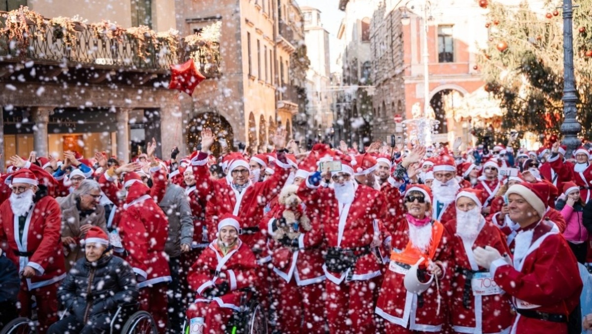 Che meraviglia, mille Babbi Natale per la Xmas Run: a Treviso vince la solidarietà | FOTO - 