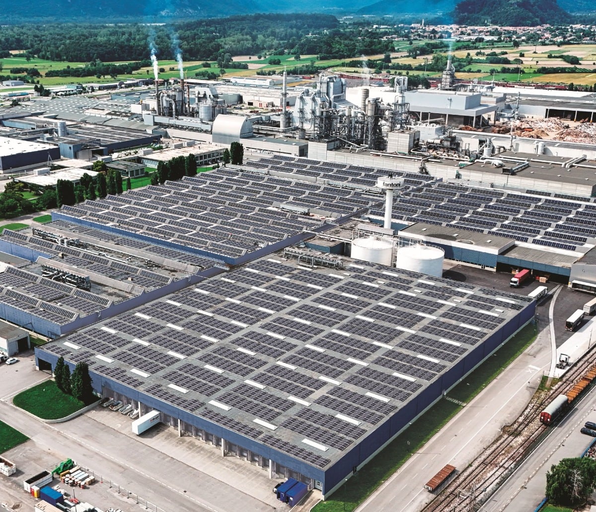 Fantoni di Osoppo, il mega impianto fotovoltaico da 27.254 pannelli installato in tempi record - 