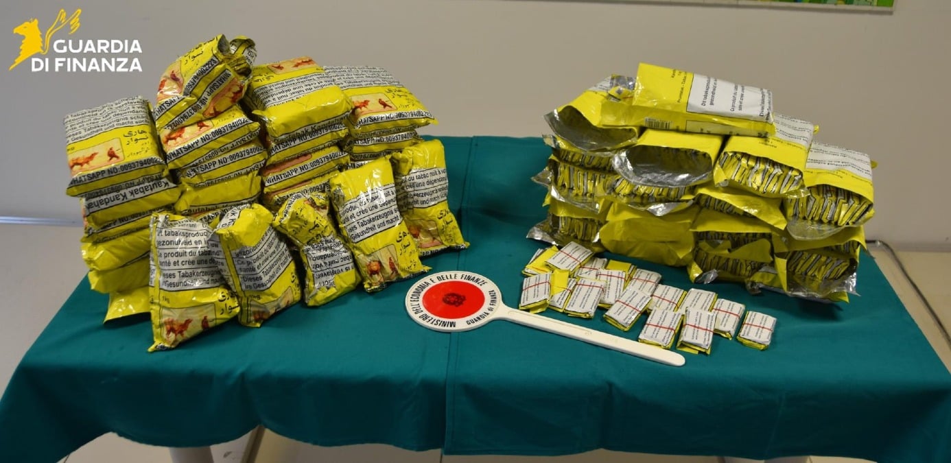 Pacchi dal Belgio pieni di tabacco illegale: ecco come aggirava i controlli - 