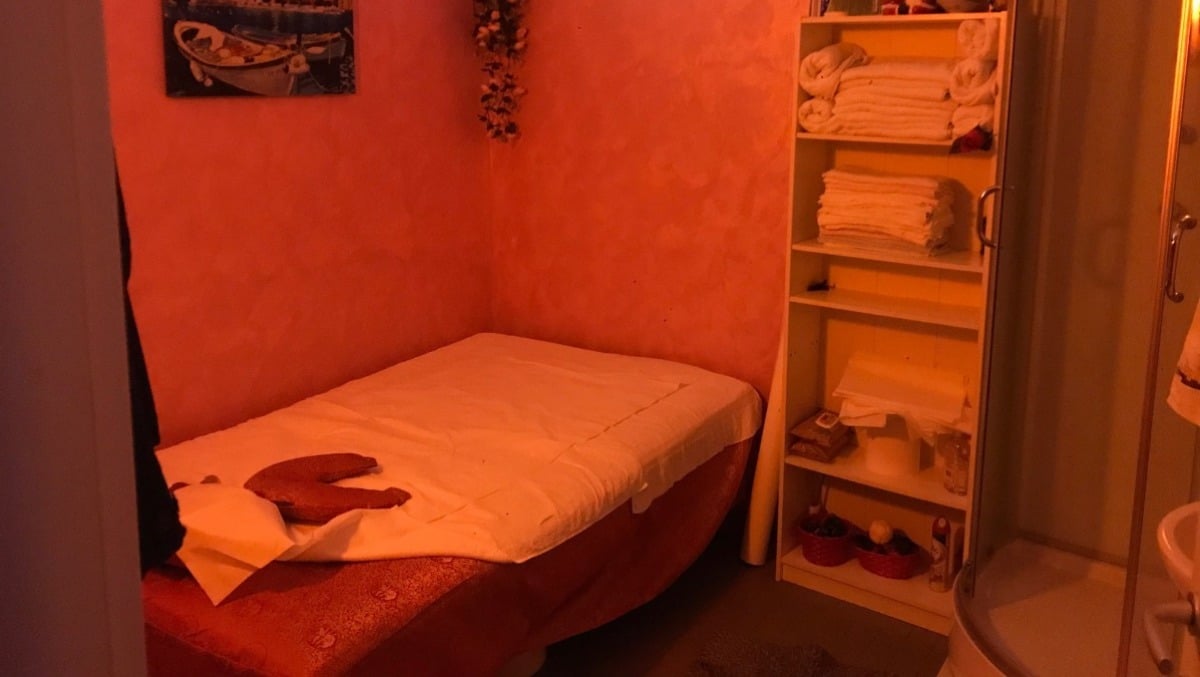 Falso centro massaggi a luci rosse: tre donne erano costrette a prostituirsi - 