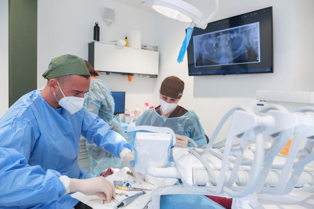 Impianto dentale a Rovereto: il percorso passo per passo dalla visita al risultato - 