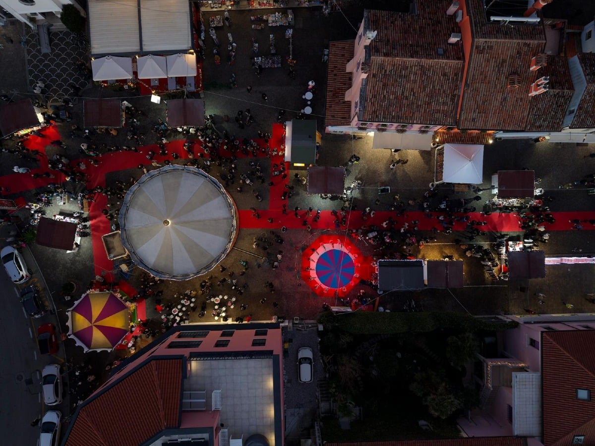 Natale sul mare a Caorle: Krampus, Grinch e cento casette nel villaggio incantato - 