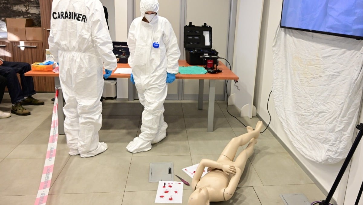 Pordenone, 5C del Kennedy come la scientifica: studenti sulla scena del crimine insieme ai Carabinieri - 