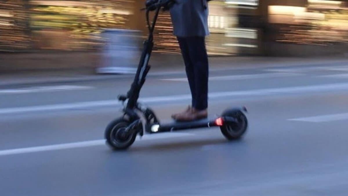 In monopattino elettrico senza casco e con tasso alcolemico quattro volte oltre il limite: denunciato - 