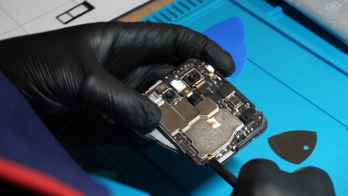 Spiava le figlie minorenni della compagna e i clienti: arrestato installatore di sistemi di sicurezza  - 