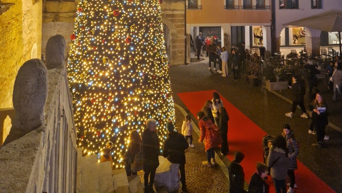 Portogruaro accende il Natale: casette, eventi quotidiani e un centro storico che si trasforma - 