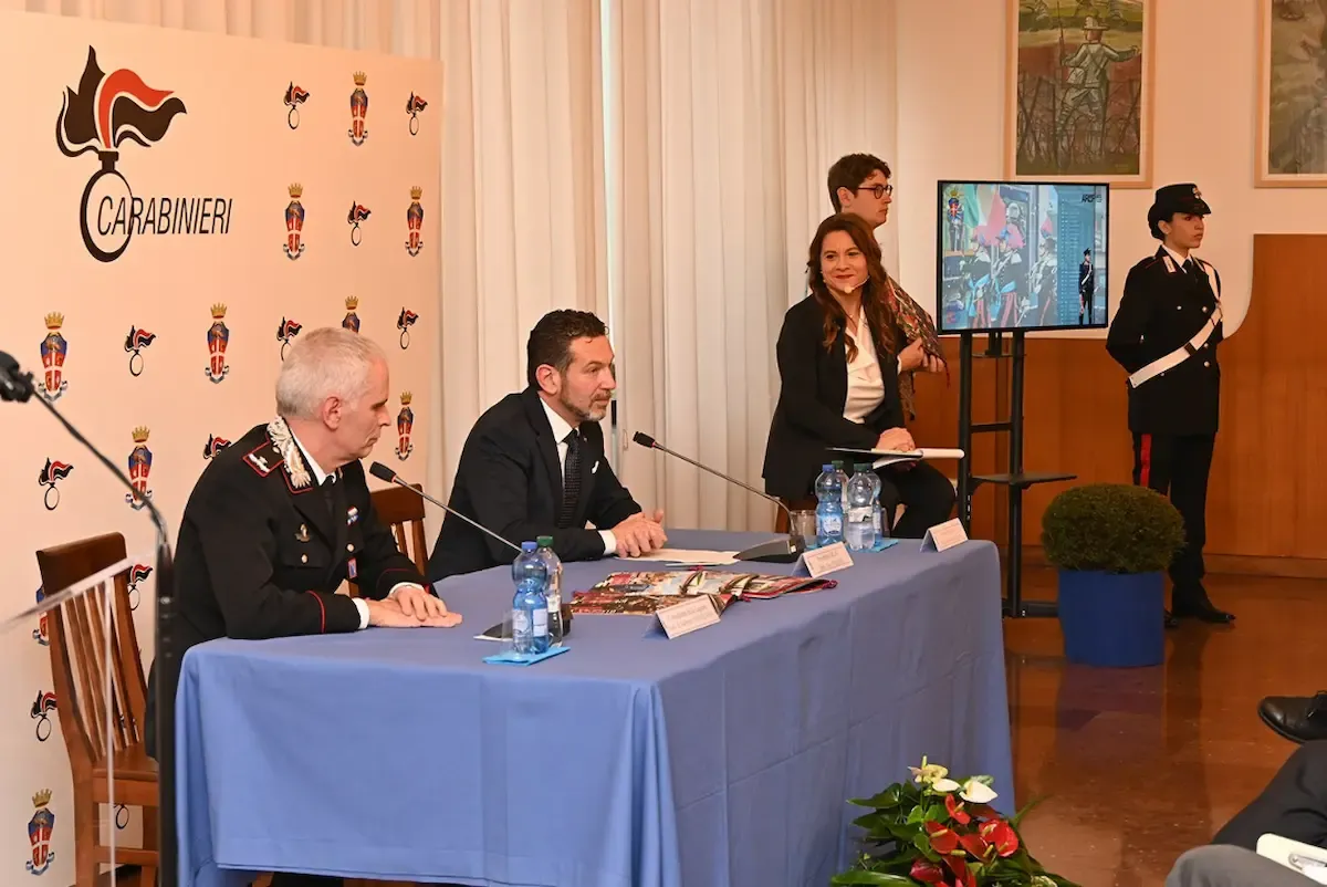 “Eroi quotidiani”: il Calendario 2026 dei Carabinieri arriva in friulano