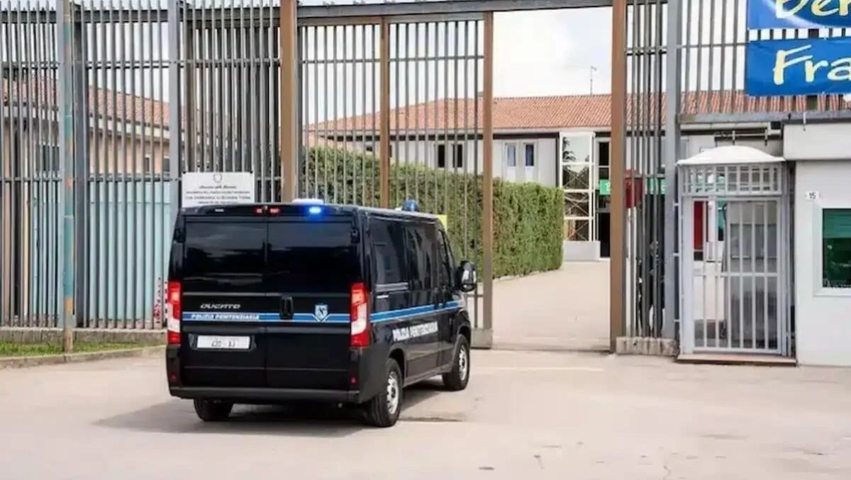 Presi a pugni e bastonate dai detenuti: tre agenti penitenziari finiscono in ospedale - 