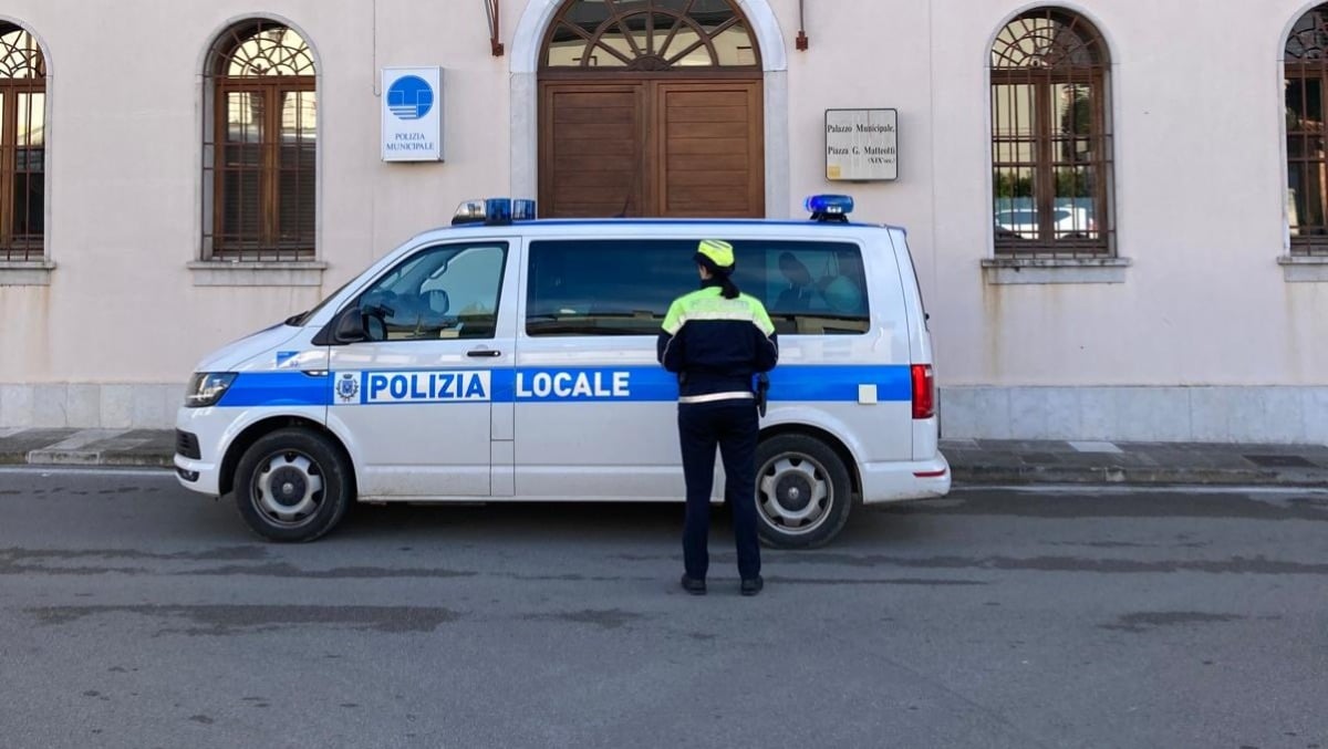 Mattinata di paura ad Aviano: colpito da un malore mentre si trova negli uffici comunali
