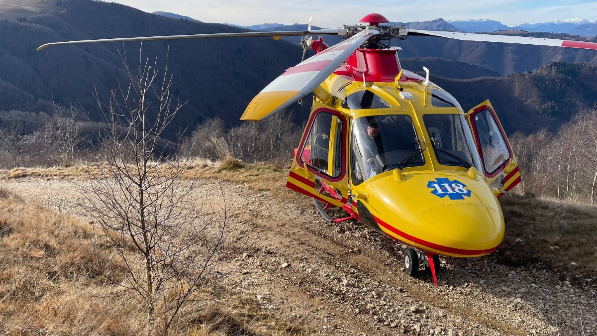 Ciclista cade in mountain bike lungo una strada sterrata: 37enne elitrasportato in ospedale - 