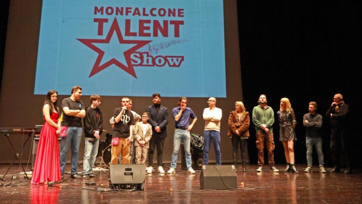 Monfalcone Talent Show 2025: Cesare Conte trionfa con "Come edera" - 