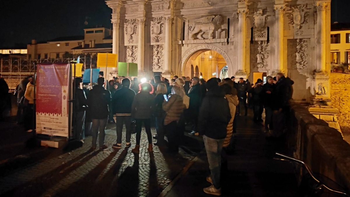 "Treviso dice basta alla violenza giovanile": un flash mob per chiedere più sicurezza e giustizia - 