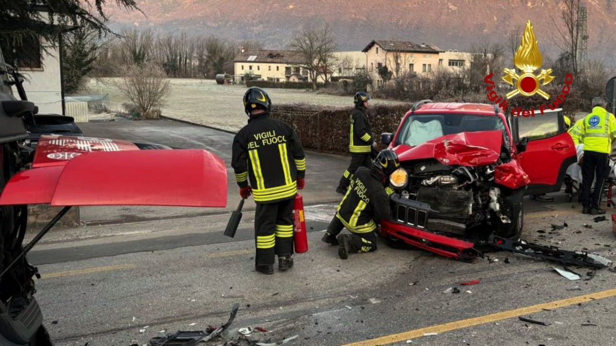 Scontro tra mezzo pesante e auto: due feriti e strada temporaneamente chiusa - 