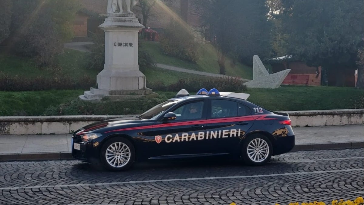 Scappa dopo la lite con l’ex e si schianta: arrestato 24enne. Cosa è successo - 