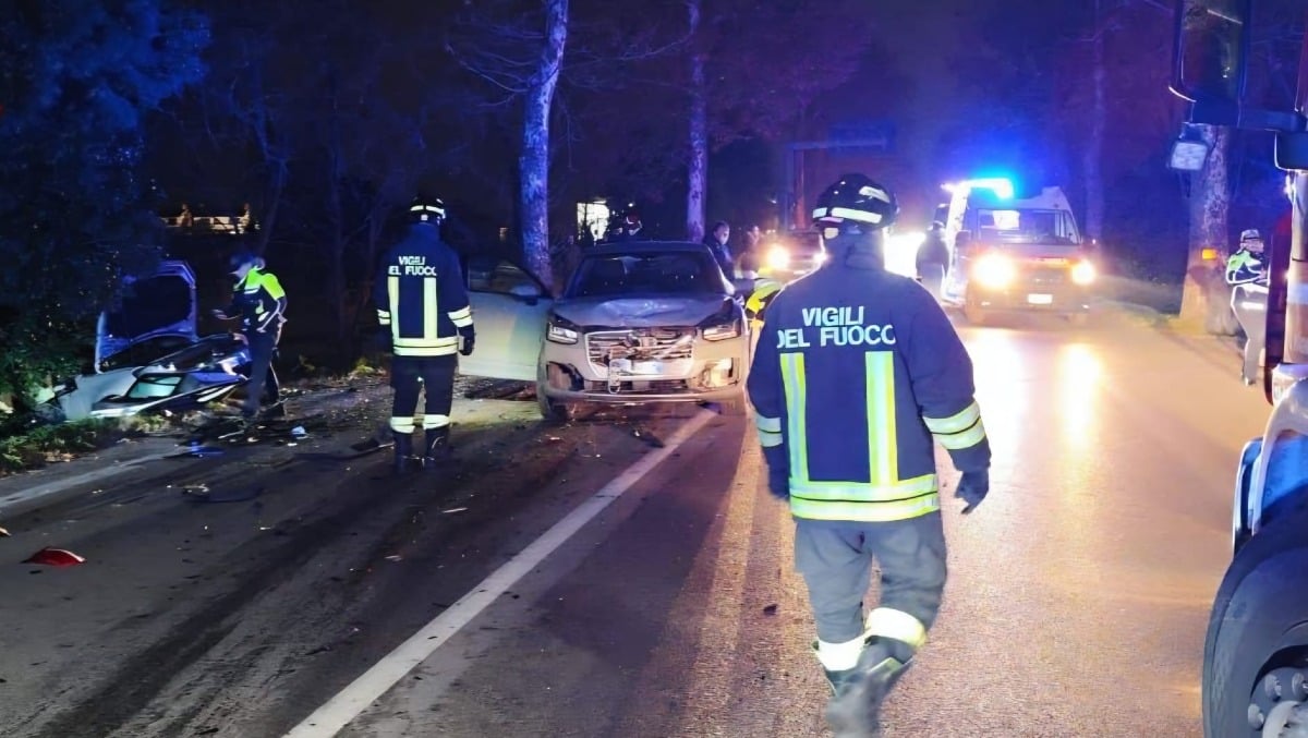 Maxi incidente a Villorba: 4 auto coinvolte, 5 feriti, 2 estratti dalle lamiere - 