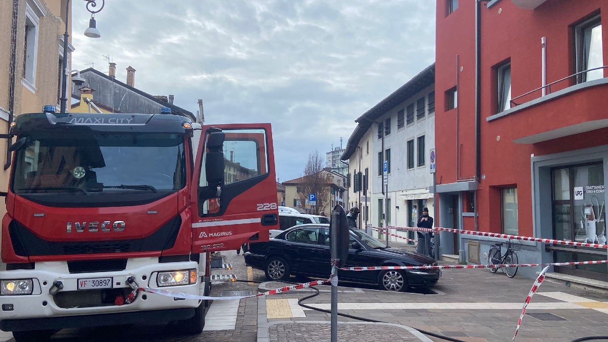 Tragico incendio in appartamento nel cuore di Udine, morta una donna: cosa sappiamo - 