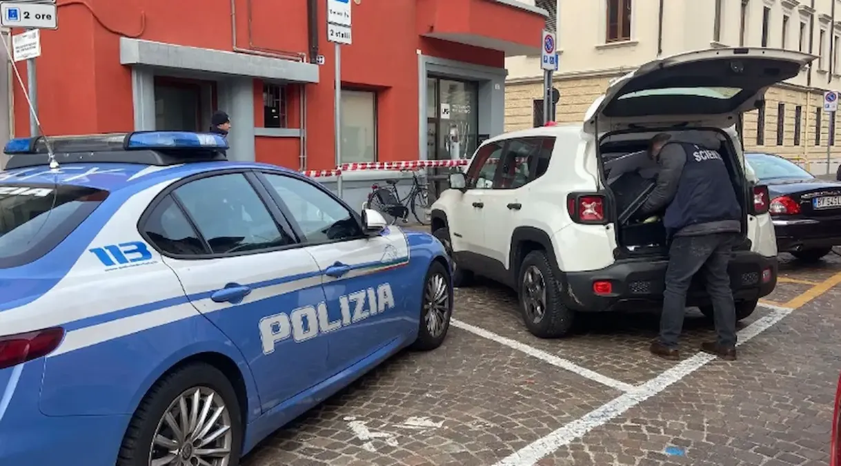 «Incendio scoppiato dalla presa elettrica dell’albero di Natale»: così è morta la 68enne a Udine - 