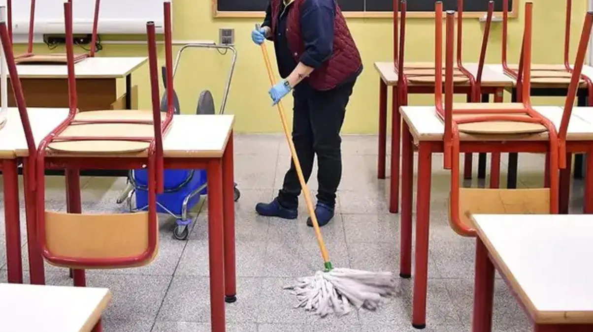 Assunta in ruolo a Pordenone da 2 anni, ma il diploma risulta falso: bidella licenziata - 