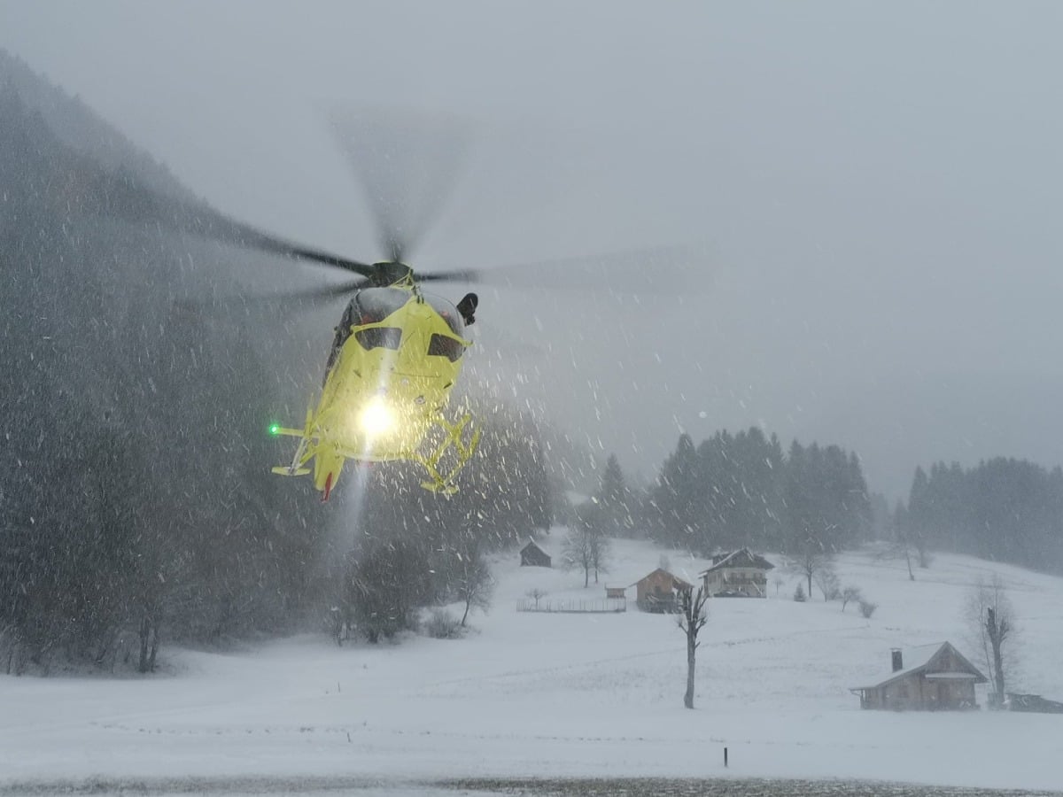In salvo l'escursionista caduta sotto il rifugio: intervento complesso tra neve e sentieri  - 