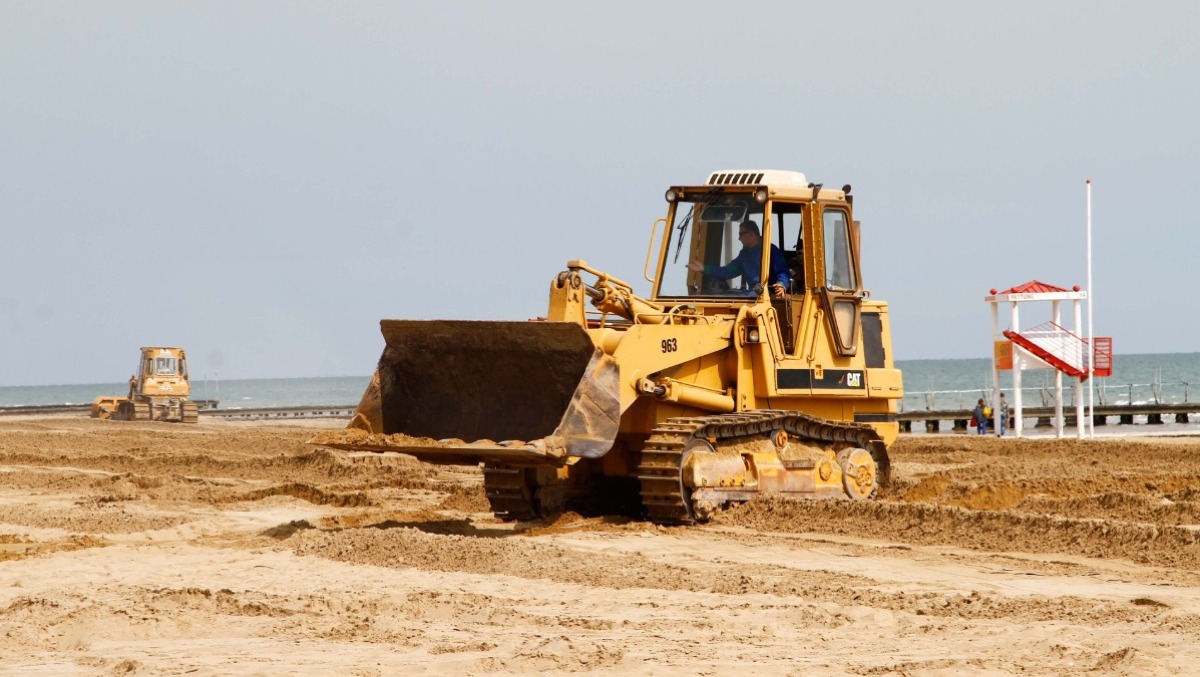 Lotta all’erosione, la giunta approva il piano: pronti 24 milioni per la spiaggia est di Jesolo - 